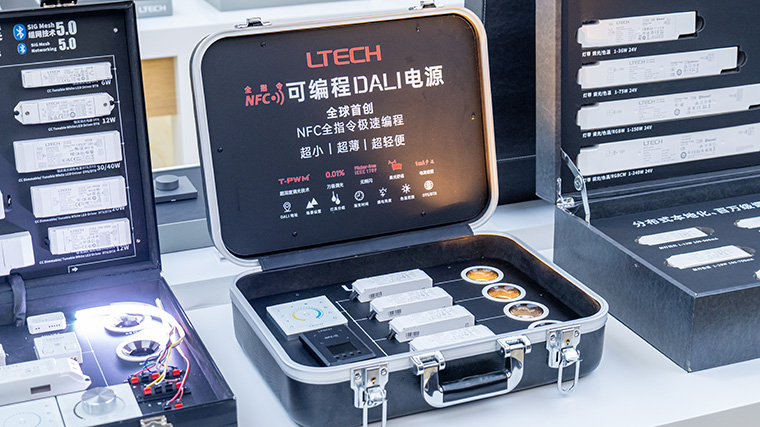 雷特NFC全指令可編程電源展箱