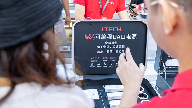 雷特NFC全指令可編程電源展箱講解
