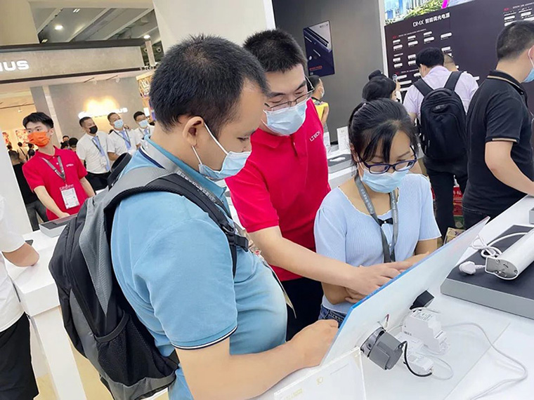 2022光亞展直擊雷特展位現(xiàn)場用戶體驗(yàn)產(chǎn)品