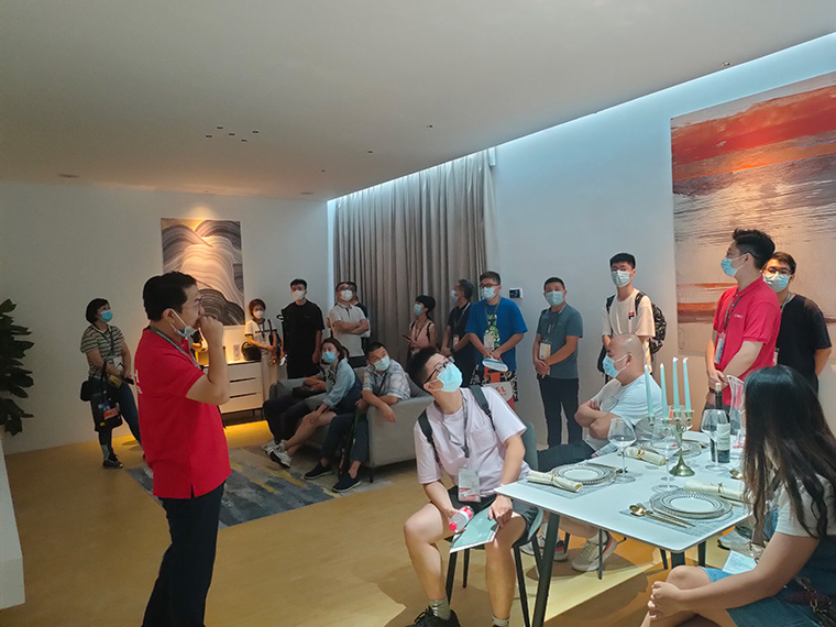 雷特沉浸式體驗(yàn)區(qū)講解中